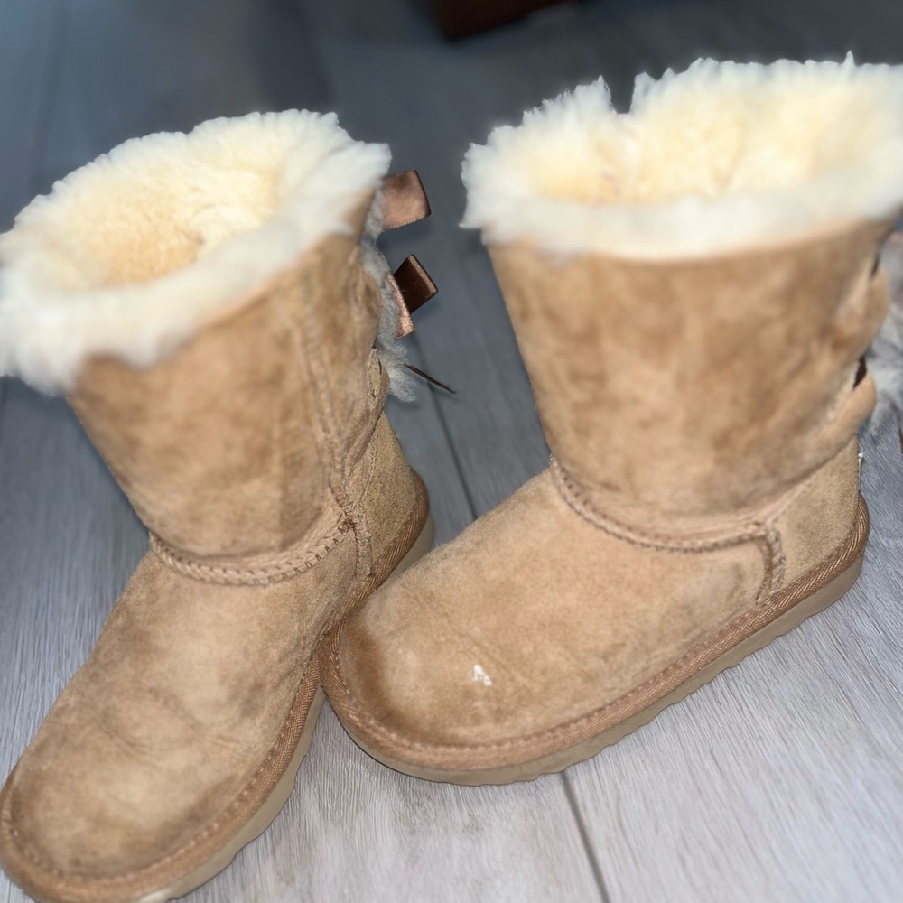 UGG Bailey Bow II Girl Boots Chestnut - Picture 4 of 5